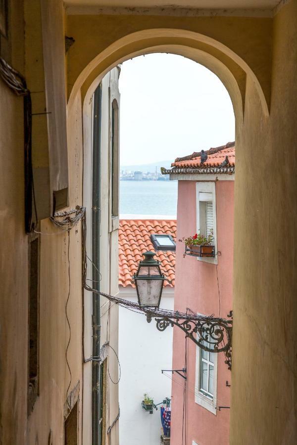 Bright & Spacious Alfama Apartment, By Timecooler Lisbon Exterior photo